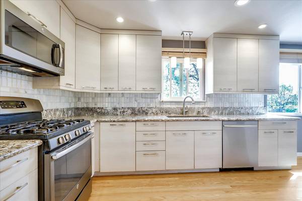 4BR/2BA Single Family House · Santa Rosa photo 2