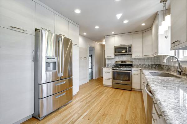 4BR/2BA Single Family House · Santa Rosa