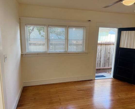 2BR/1BA Single Family House · Petaluma photo 2