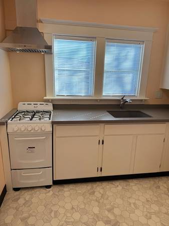 2BR/1BA Single Family House · Petaluma photo 4