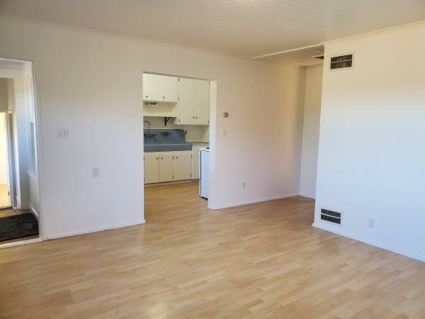 2BR/1BA Single Family House · Petaluma photo 3