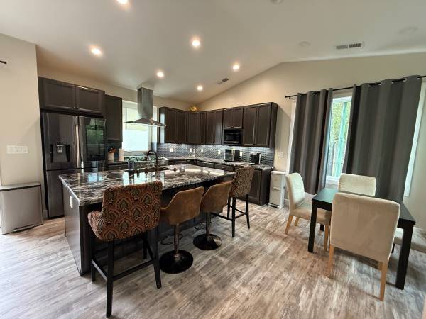 2BR/1BA Single Family House · Redwood City photo 3