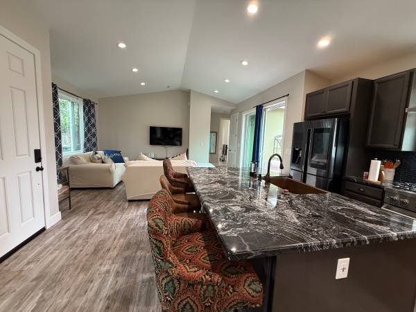 2BR/1BA Single Family House · Redwood City photo 4