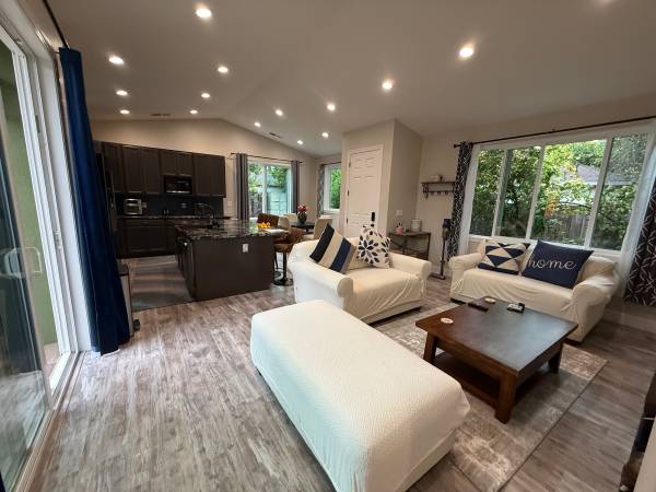 2BR/1BA Single Family House · Redwood City
