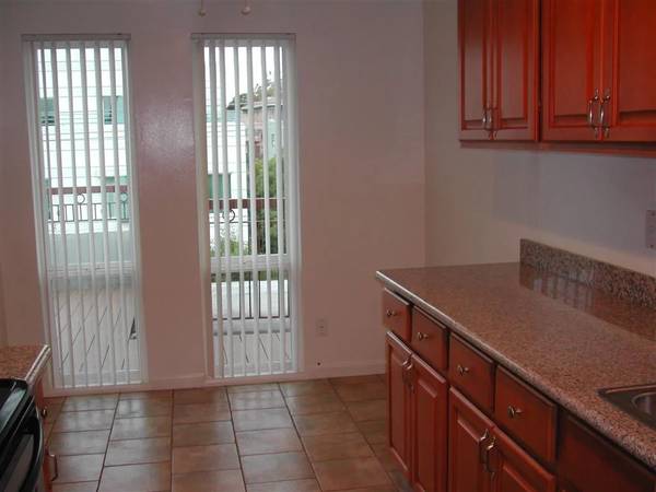 Apartments on Howe St · Oakland photo 5