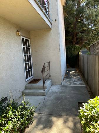 3BR/2BA Flat · Oakland photo 3