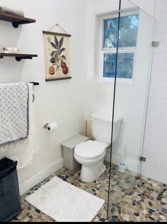 2BR/1BA Single Family House · Petaluma photo 3