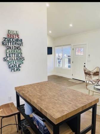 2BR/1BA Single Family House · Petaluma photo 4