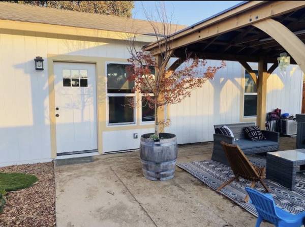 2BR/1BA Single Family House · Petaluma photo 5