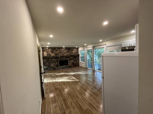 2BR/1BA Duplex · Novato photo 2