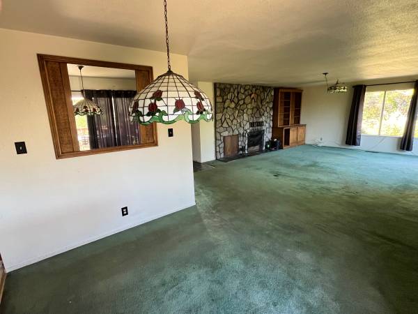 2BR/2BA Single Family House on Palomino Rd · Cloverdale photo 5