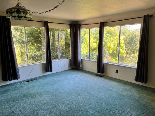 2BR/2BA Single Family House on Palomino Rd · Cloverdale photo 2