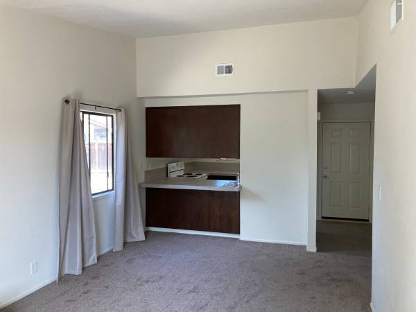 2BR/2BA Duplex · Antioch photo 3