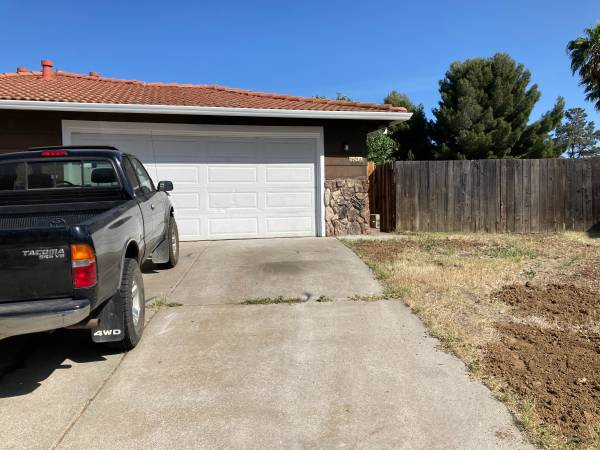2BR/2BA Duplex · Antioch photo 2