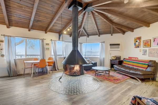 2BR/1BA Single Family House · Napa photo 2