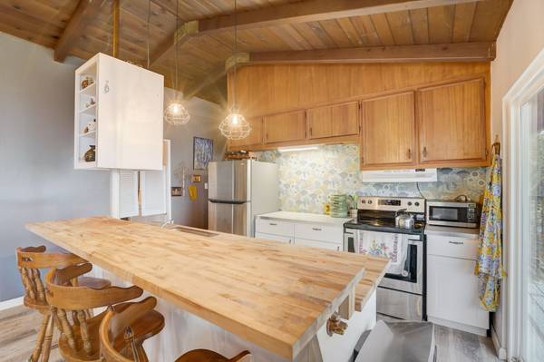 2BR/1BA Single Family House · Napa photo 5