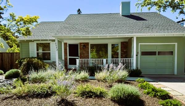 2BR/1BA Single Family House on Washington Ave · Redwood City photo 3