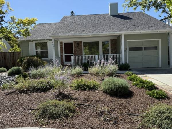 2BR/1BA Single Family House on Washington Ave · Redwood City