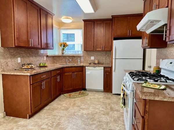 2BR/1BA Single Family House on Washington Ave · Redwood City photo 4