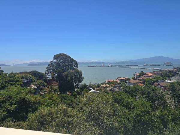 2BR/1BA Apartment on Golden Gate · Richmond photo 2