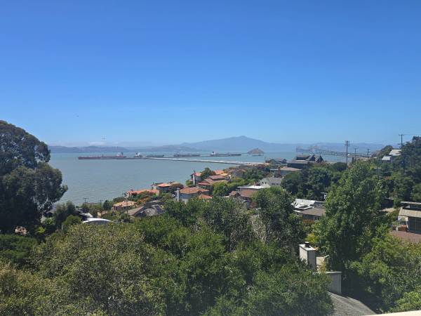 2BR/1BA Apartment on Golden Gate · Richmond photo 3