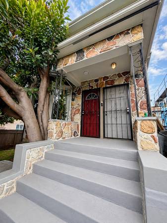 2BR/1BA Duplex · Emeryville photo 2