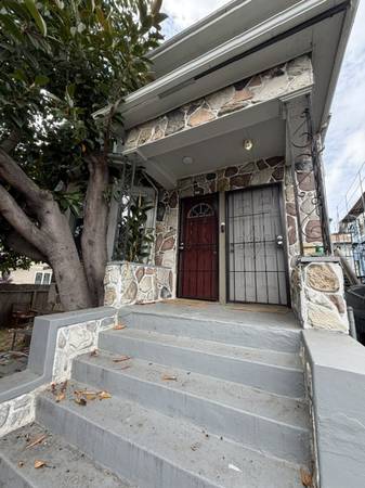 2BR/1BA Duplex · Emeryville