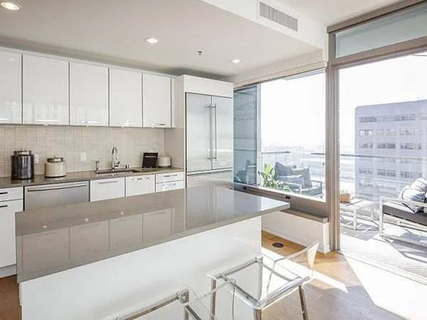 2BR/2BA Condo · San Francisco photo 5