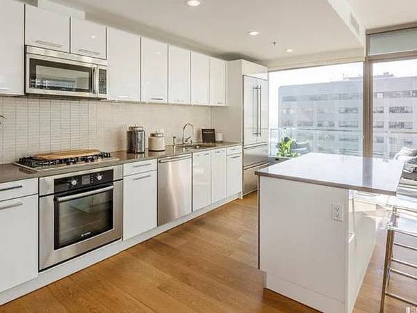 2BR/2BA Condo · San Francisco photo 2