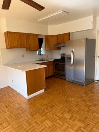 2BR/1BA Duplex · Oakland photo 3