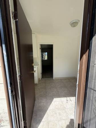 0BR/1BA Apartment on E 30th St · Oakland photo 3