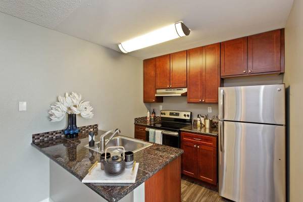 Apartments on Esplanade Ave · Daly City photo 5