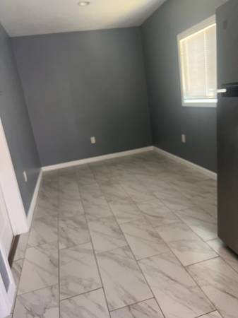 2BR/1BA Apartment · Oakland photo 2
