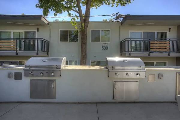 2BR/2BA Apartment · Walnut Creek photo 4