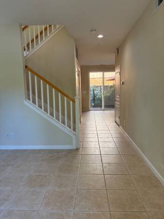 3BR/3BA Townhouse on Piper Ln · El Verano photo 4