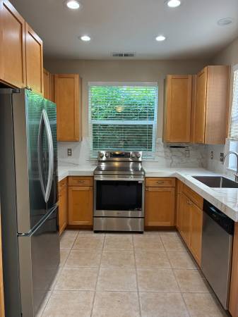 3BR/3BA Townhouse on Piper Ln · El Verano photo 5