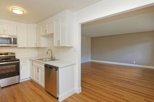 2BR/1BA Apartment · Hayward photo 2