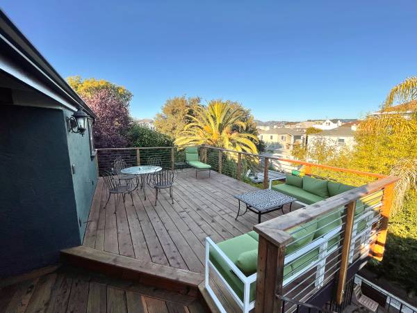 2BR/1BA Apartment · Oakland photo 2