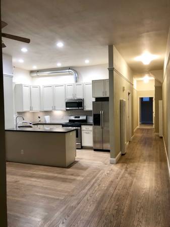2BR/1BA Apartment · Oakland photo 5
