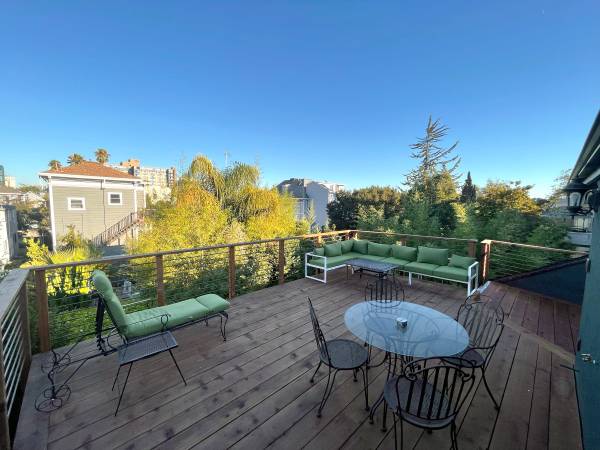 2BR/1BA Apartment · Oakland photo 3