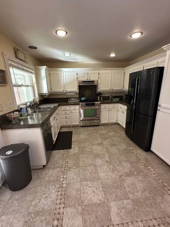 4BR/3BA Single Family House · Windsor photo 4