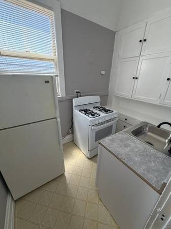 1BR/1BA Apartment · Oakland photo 4
