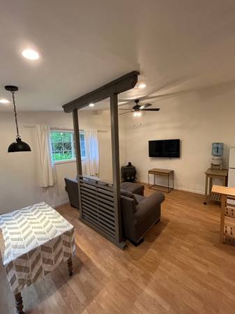1BR/1BA Single Family House · Santa Rosa photo 2