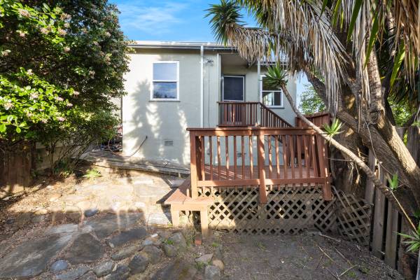 1BR/1BA Duplex · Oakland photo 3