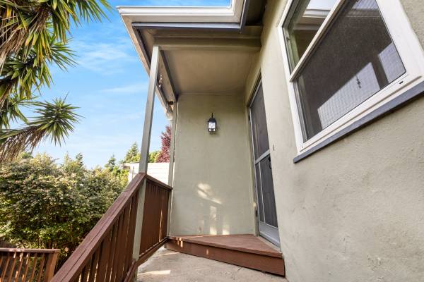 1BR/1BA Duplex · Oakland photo 4