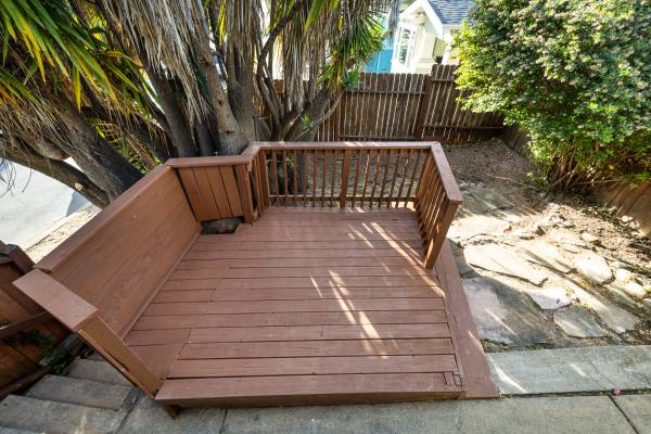1BR/1BA Duplex · Oakland photo 2