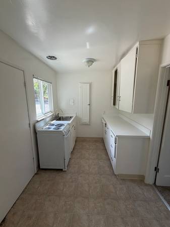 0BR/1BA Apartment on E 30th St · Oakland photo 4