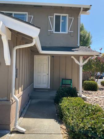 3BR/2BA Duplex on Beverly Lane · Dublin photo 2