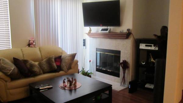 3BR/3BA Condo on City Walk Drive · Hayward photo 5