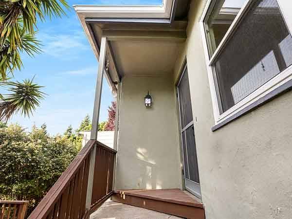 1BR/1BA Duplex on Florida St · Oakland photo 5
